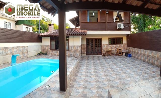Ampla casa, Corrego Grande, 3 dormitorios (suíte), piscina, edícula.