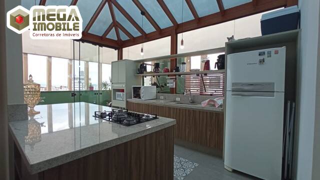 Cobertura duplex no centro de FLORIANOPOLIS.reformada