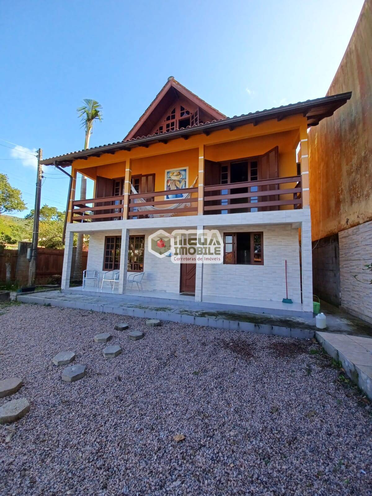 Casa ampla  na Fazenda da armação.