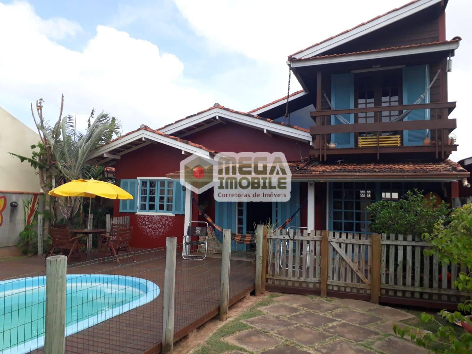 Casa rústica em amplo terreno no Rio Vermelho!