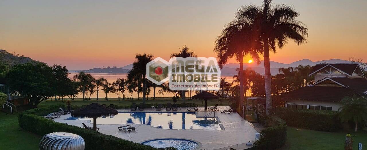 Apartamento duplex Resort Porto da Lagoa,2 dorm (suíte) , à beira da Lagoa
