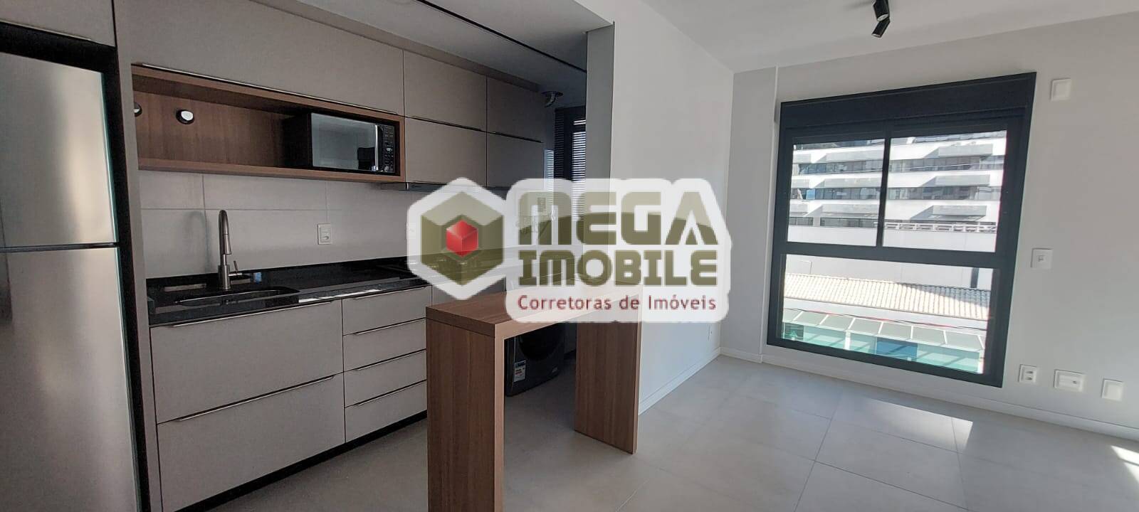 Studio Novo, semi mobiliado, ótima planta, localizacao centro FLoripa