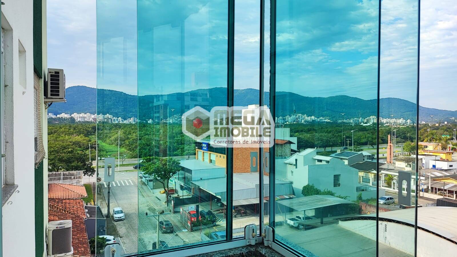 Apartamento espaçoso, 3 dormitorios ( 1 suíte) no bairro Trindade, vista