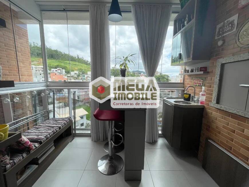 Apartamento à venda com 3 quartos, 121m² - Foto 2