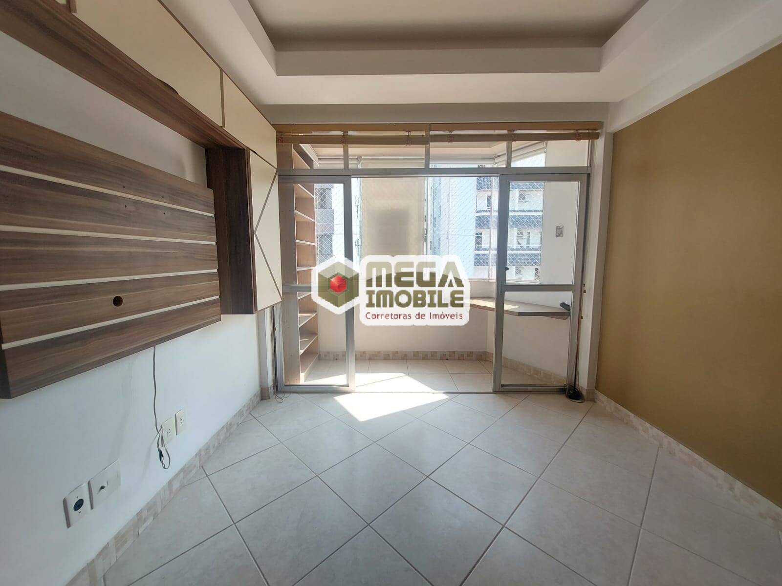 Baixou valor! Apto p entrar reformado no bairro Trindade,terminal, 2 dorm