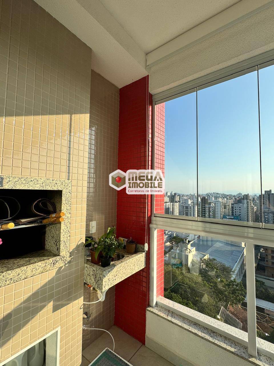 Apartamento mobiliado e novo no centro , Floripa, 2 suítes 2 vagas