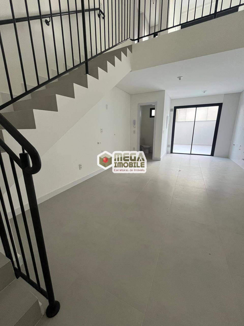 LOFT com terraço, novo,Centro Floripa, lavabo,lado do Milano