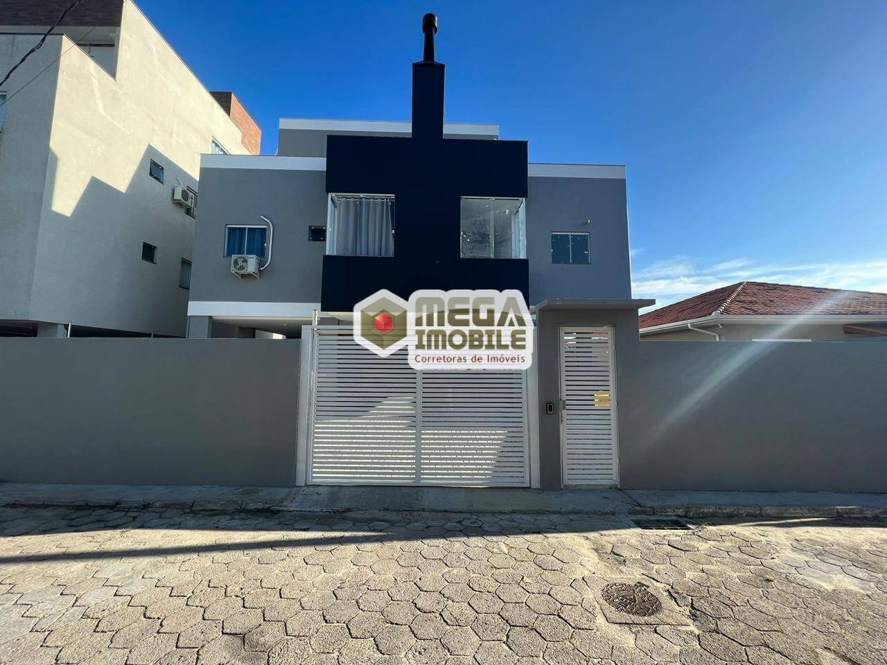 Cobertura nos Ingleses com 2 quartos (suíte) , 800 m da praia!