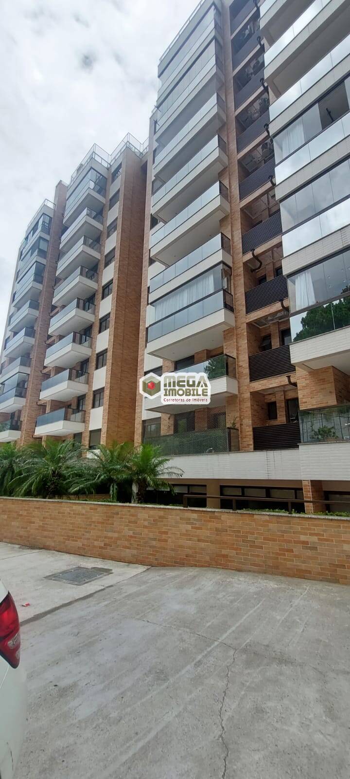 Apartamento à venda com 3 quartos, 108m² - Foto 2