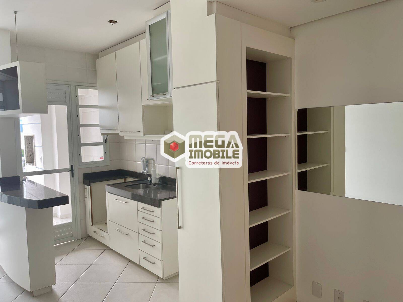 Apartamento à venda com 2 quartos, 72m² - Foto 4