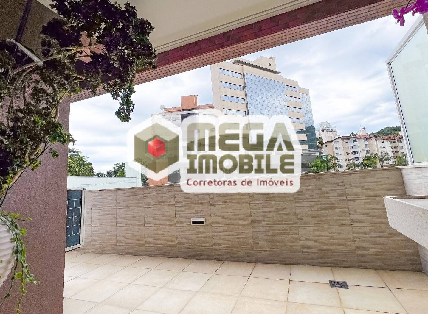 Excelente apto com terraço, vista livre, semimobiliado, 2 dorm, Itacorubi
