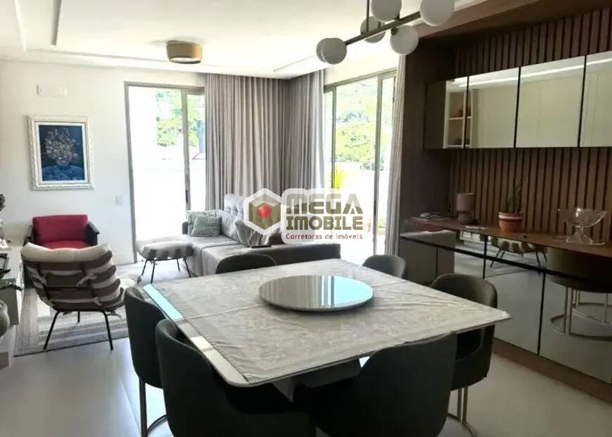Ampla cobertura plana no bairro Corrgeo Grande, com 201m² privativos.