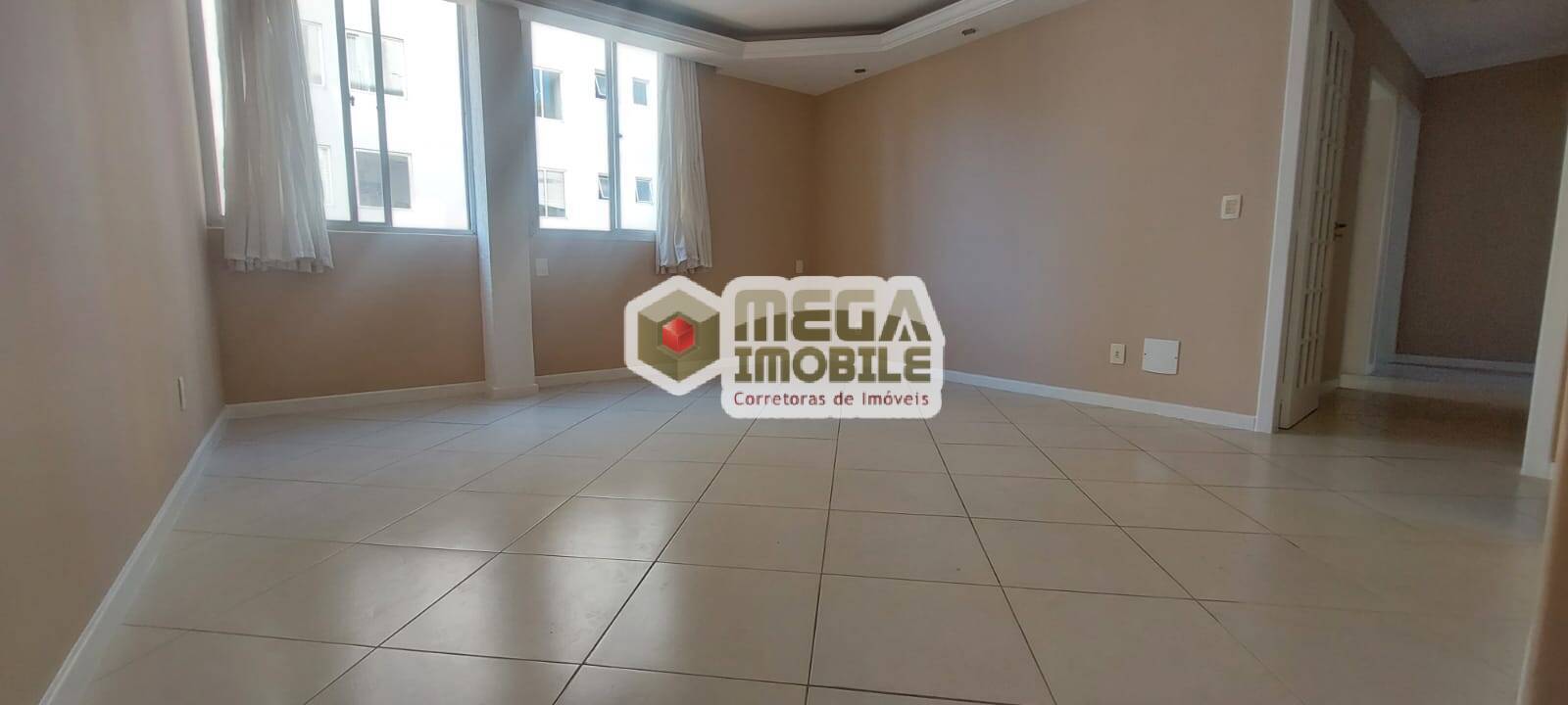 Centro de Florianópolis, apto 3 dormitórios ( 1 suíte), piscina.595mil