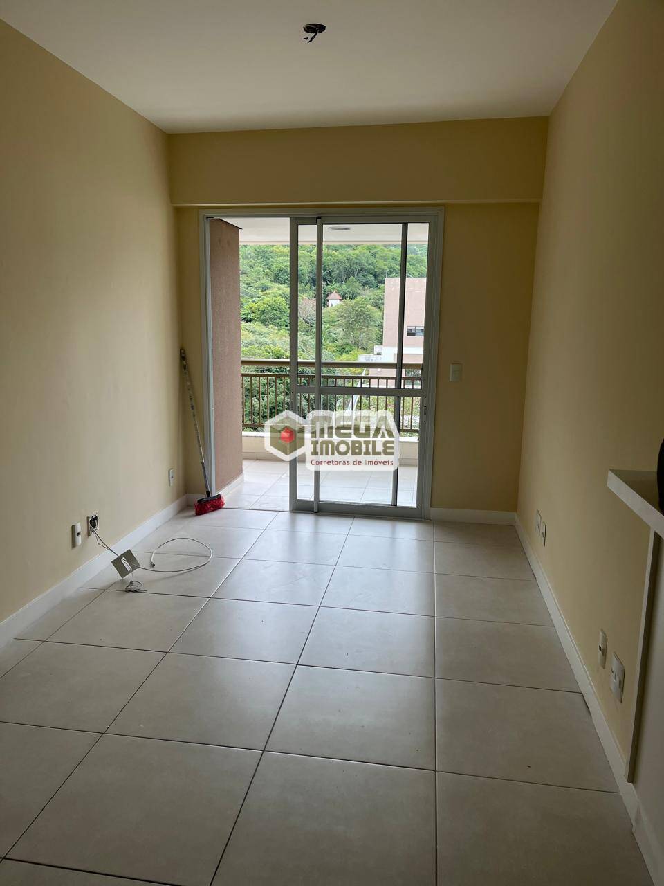 Apartamento à venda com 2 quartos, 71m² - Foto 2
