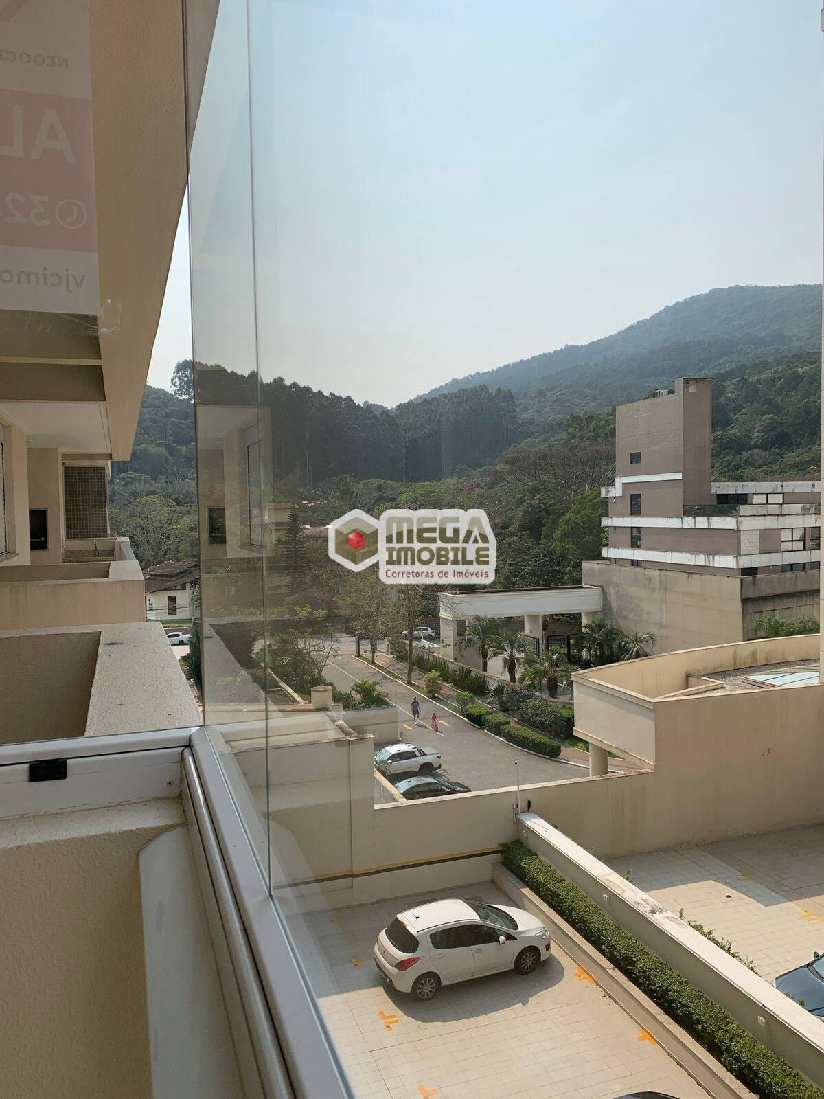 Apartamento à venda com 2 quartos, 70m² - Foto 2