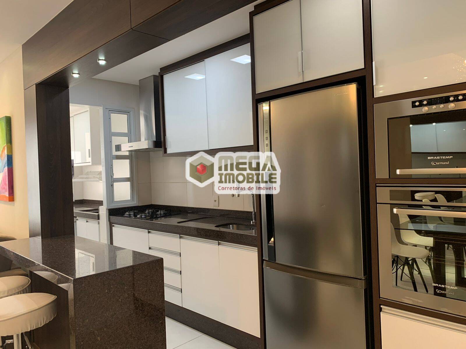 Apartamento à venda com 2 quartos, 70m² - Foto 3