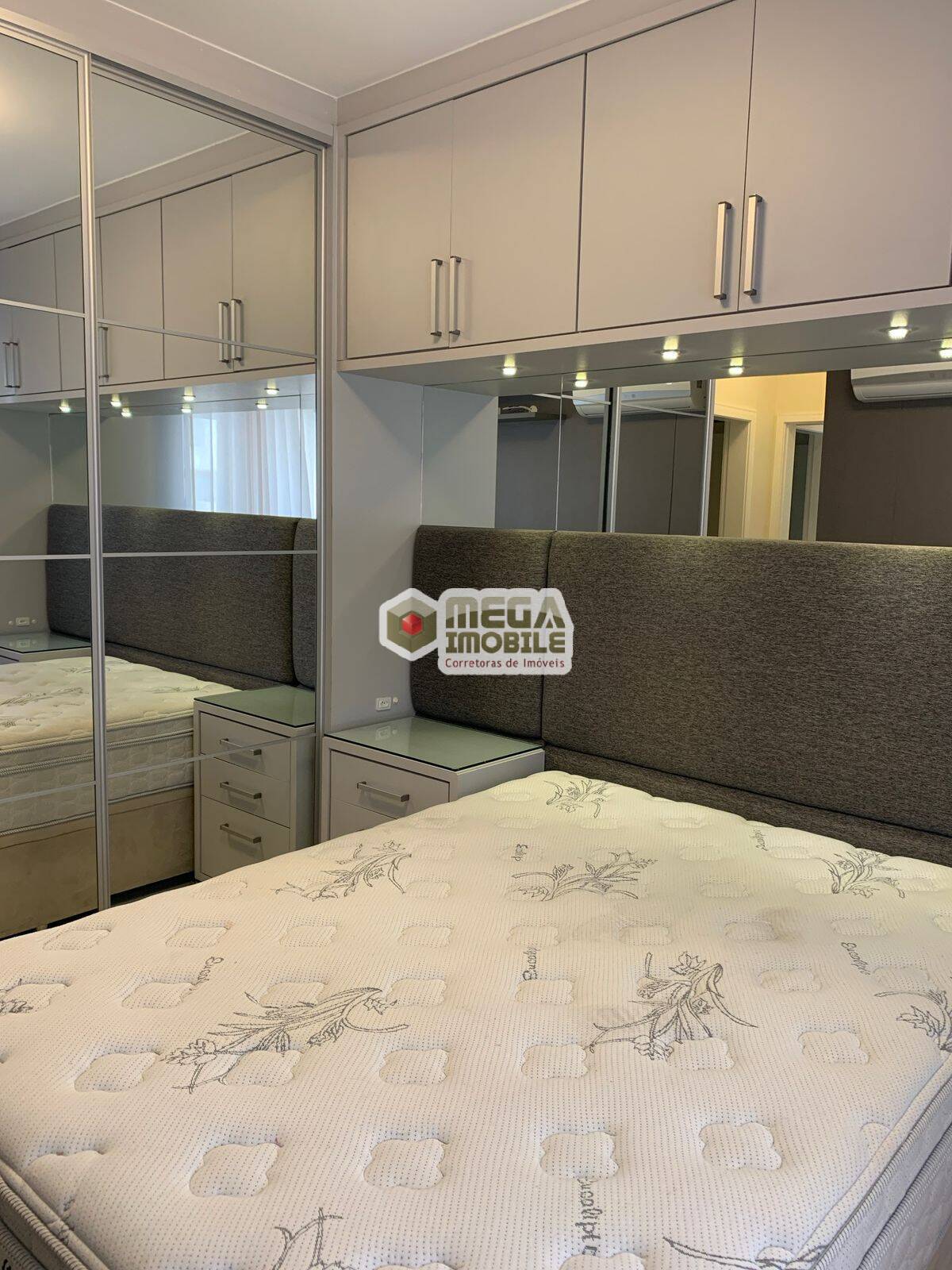 Apartamento à venda com 2 quartos, 70m² - Foto 11