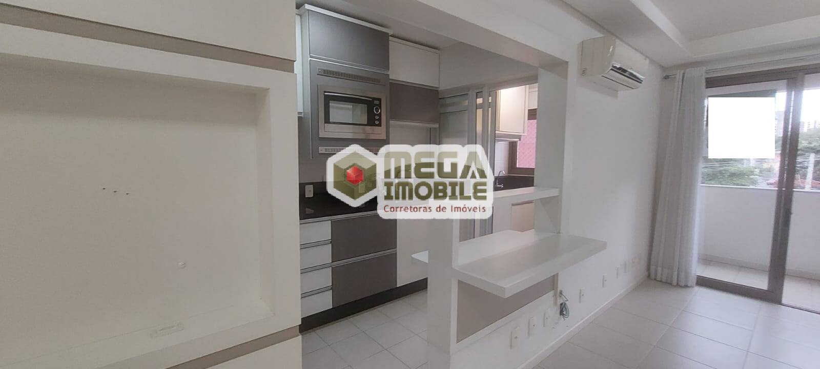Ao lado da beira mar norte, centro, semimobiliado, 2 dorm, suíte, 2 vagas