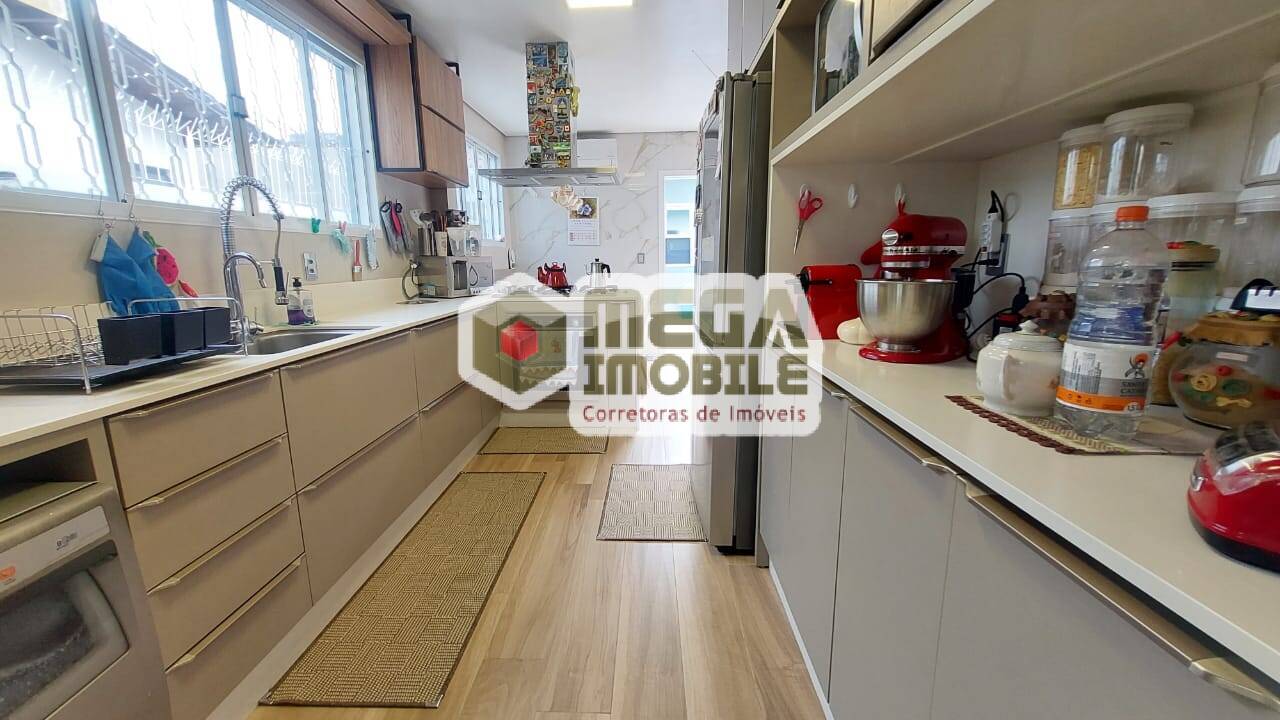 Casa, 4 quartos, 180 m² - Foto 1