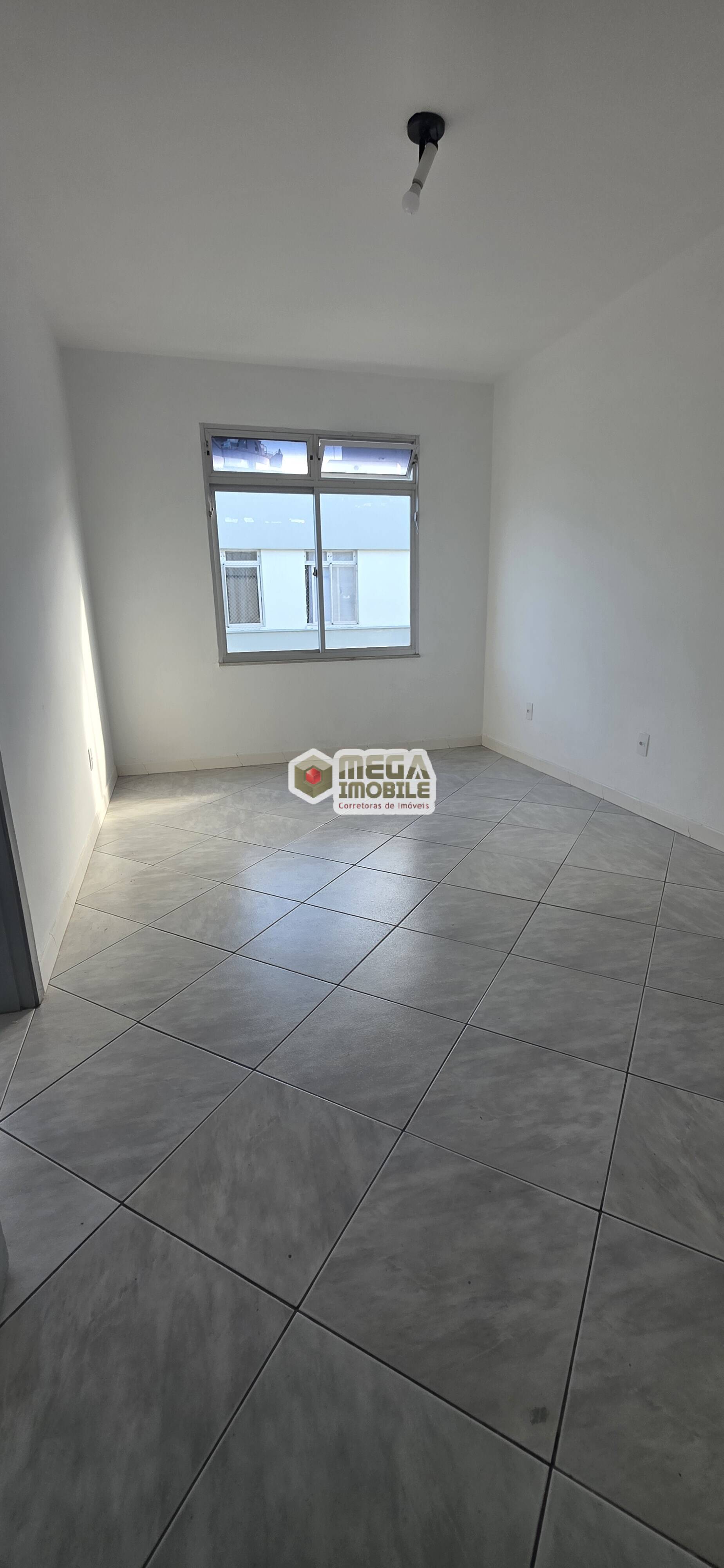 2 DORM BAIRRO TRINDADE,  UFSC, shopping, beira mar,ensolarado