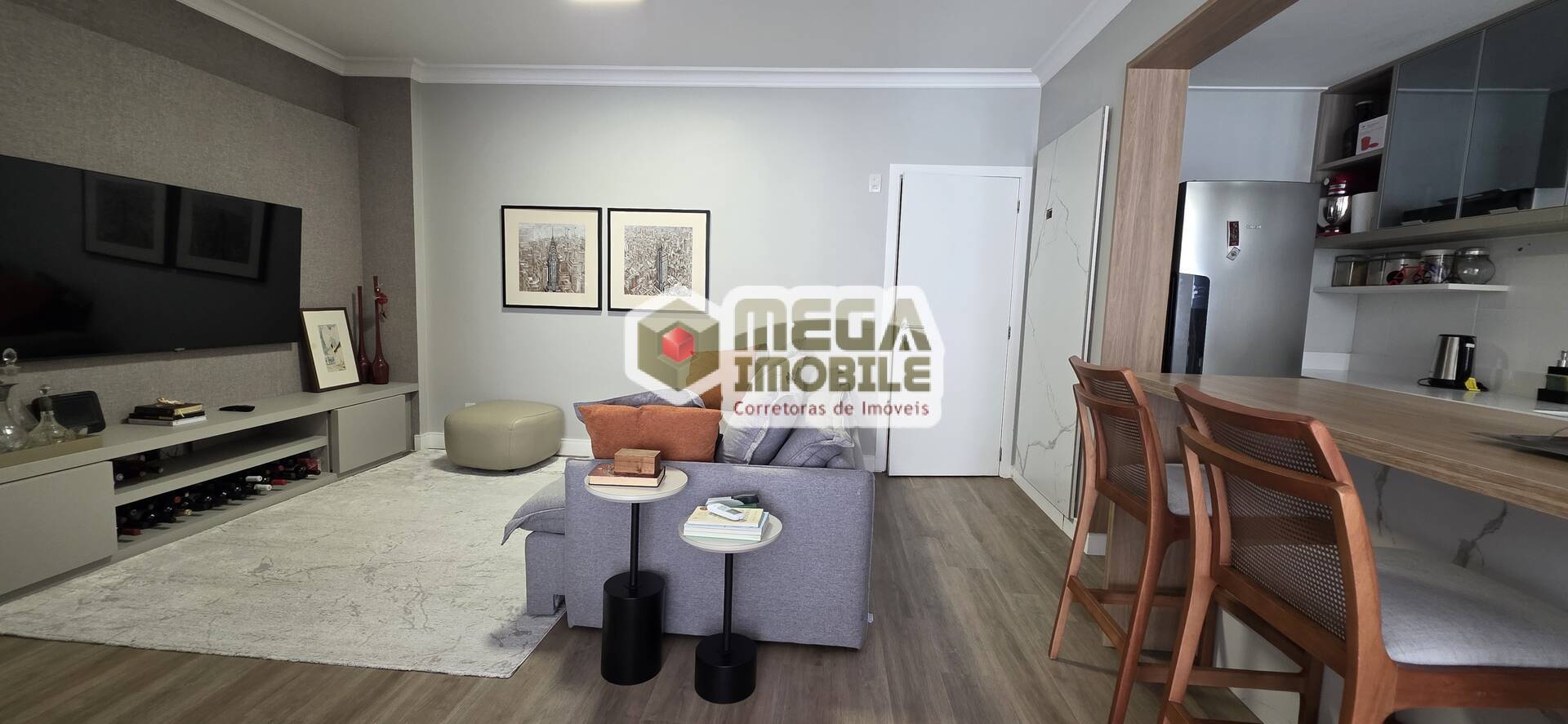 More bem no Itacorubi, semimobiliado,3 dorm(suite), Clube,sol manha,2 vagas