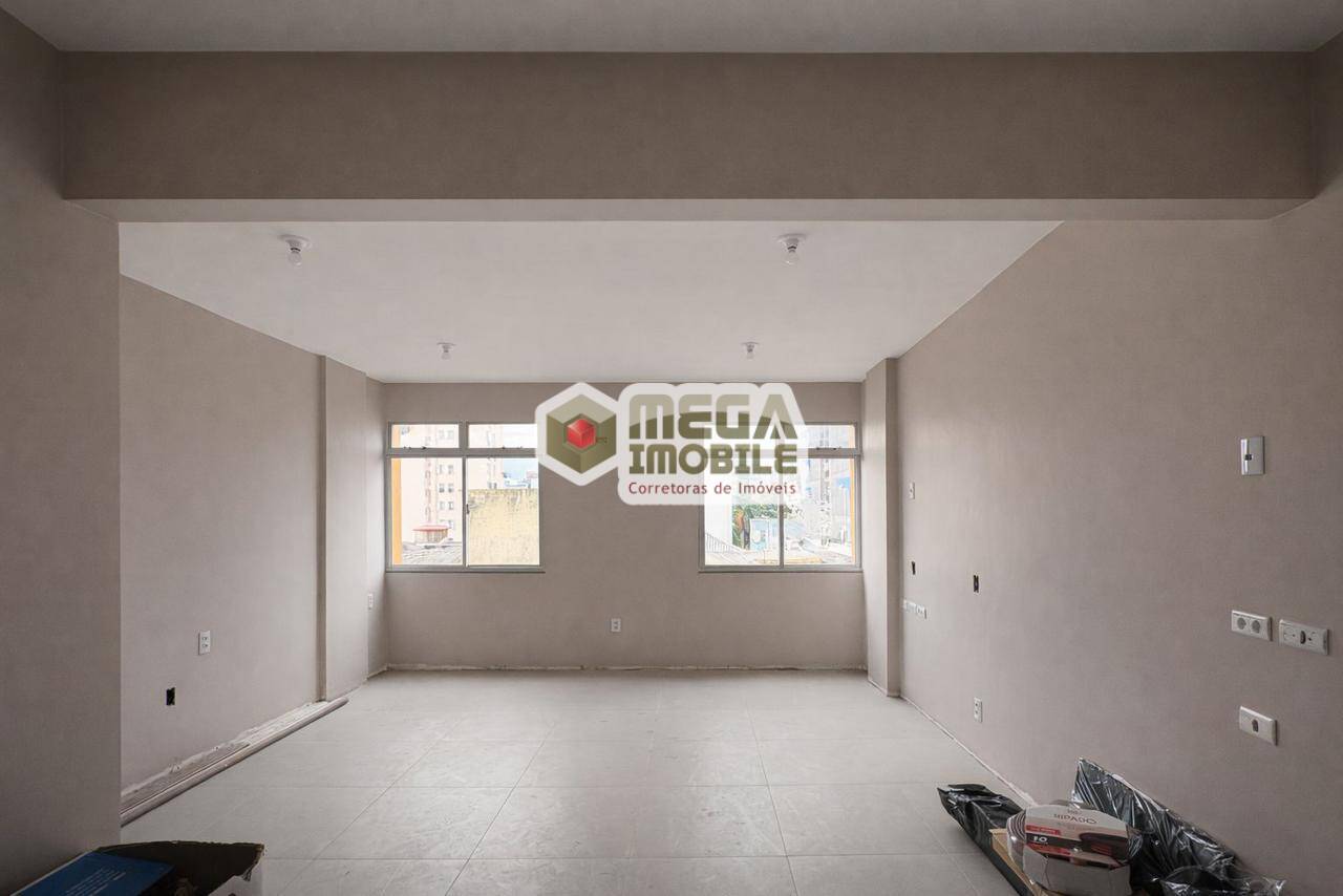 Sala comercial no centro de Florianopolis, 27m2 privativos, R$ 240.000