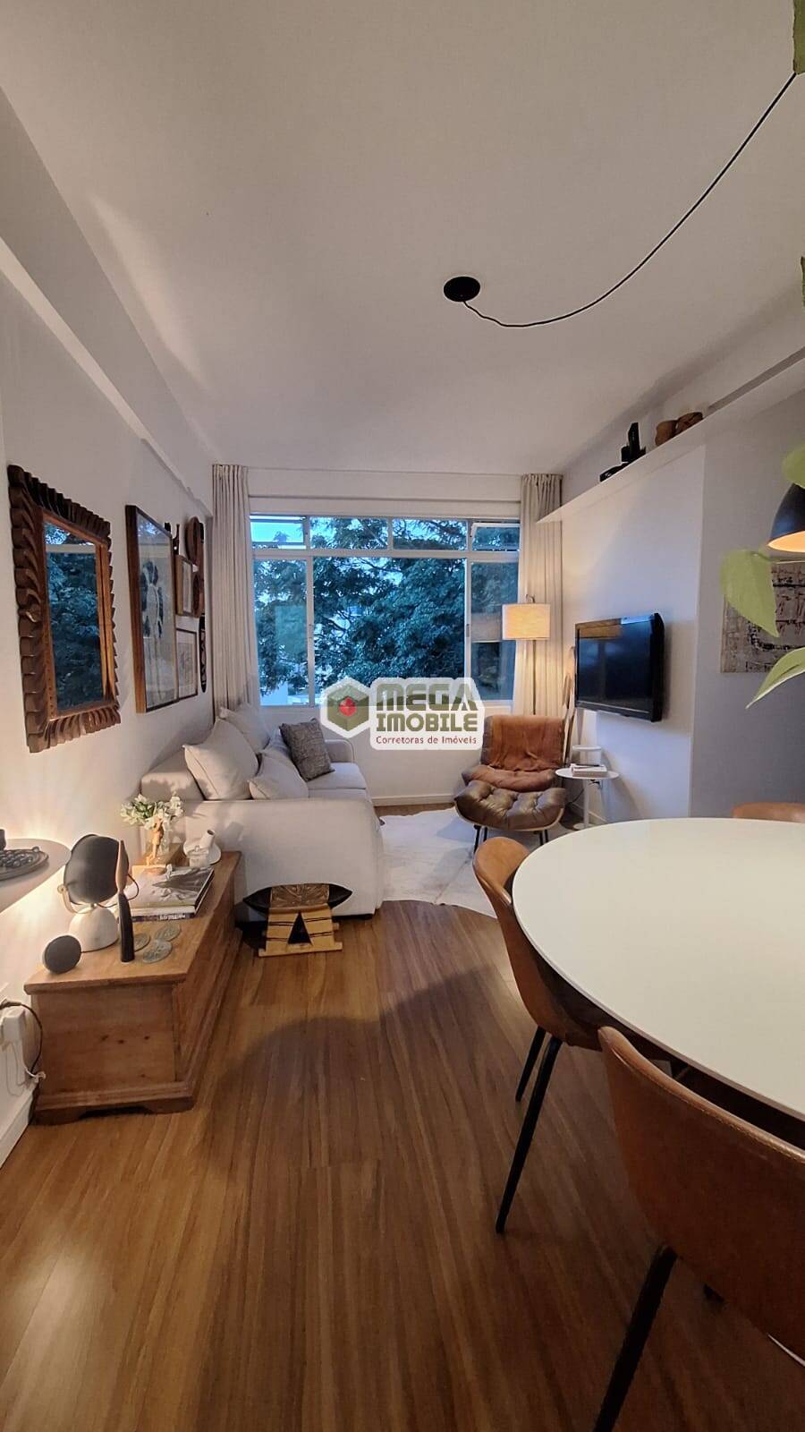 Apartamento 100% reformado, moderno e mobiliado. 2 dorm,Itacorubi