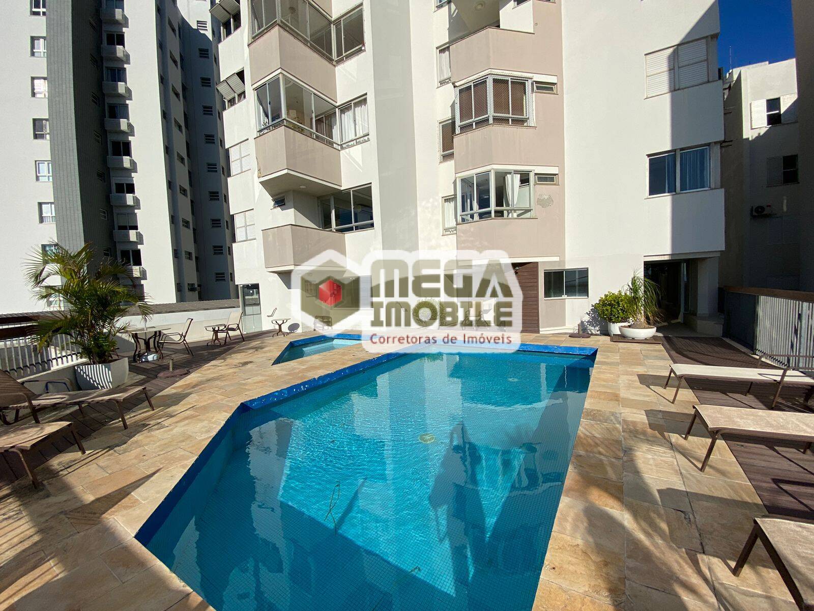 Apto na Almirante Lamego -Beira Mar, 3 dorm 2 suítes , piscina
